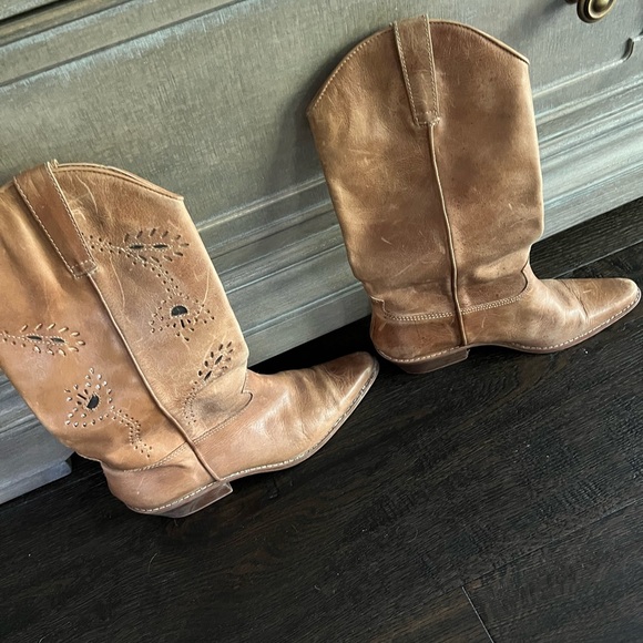 Bass Women Genuine Leather Tan Cowboy Western Distressed Boots - Picture 2 of 5